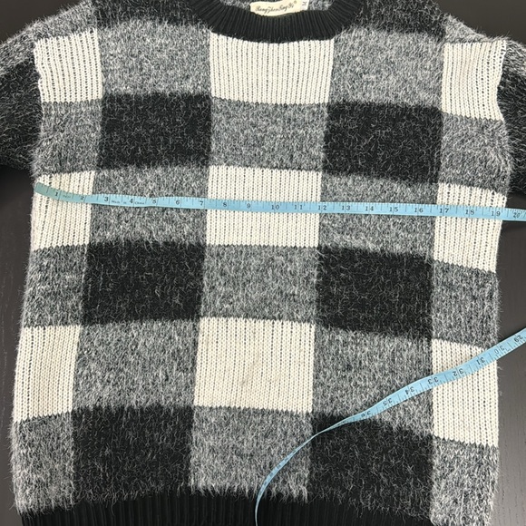 Small/medium checkered fuzzy sweater - Picture 5 of 6